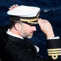 Felipe d'Espagne : Emu pour l'adieu à ''son'' porte-avions, tendre avec Letizia