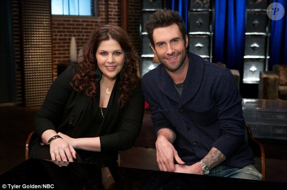 Adam Levine, avec Hillary Scott du groupe Lady Antebellum, pose pour des photos promos pour la 4e saison de The Voice, sur NBC dès le 25 mars 2013.