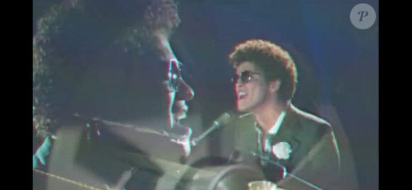 Le chanteur Bruno Mars dans le clip de When I Was Your Man, titre présent sur l'album Unorthodox Jukebox, sorti le 6 décembre 2013.
