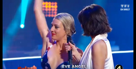 Eve Angeli dévoile un bout de sein dans Splash, le 8 février 2013 sur TF1.