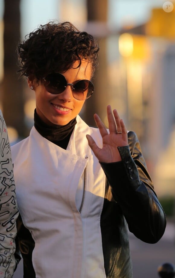 Alicia Keys et son mari Swizz Beatz se promènent à Cannes avec leur garçon Egypt le 28 janvier 2013.