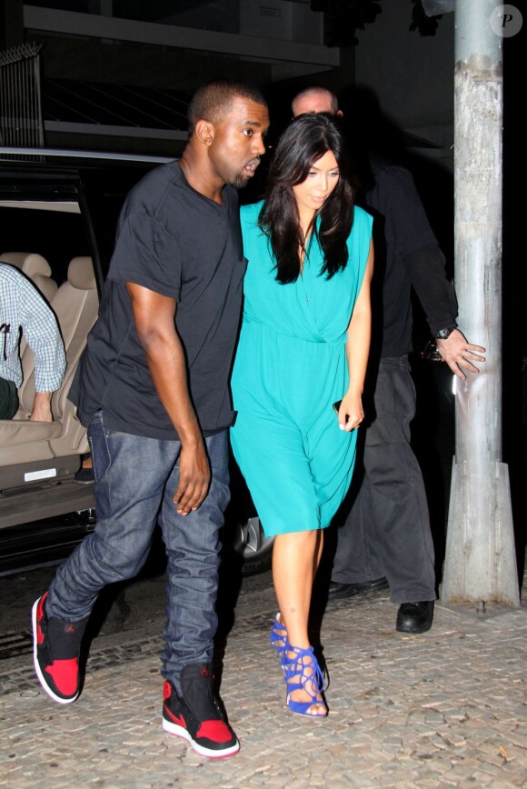 Kim Kardashian, enceinte, et son compagnon Kanye West sont allés dîner au restaurant Gero à Ipanema non loi de Rio de Janeiro, le 08 février 2013.