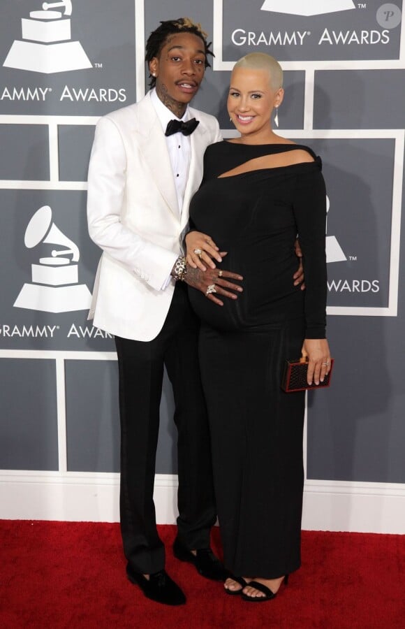 Wiz Khalifa et Amber Rose, enceinte, à la 55e cérémonie des Grammy Awards à Los Angeles le 10 février 2013. Amber Rose portait une robe Donna Karan et Wiz Khalifa un costume Tom Ford.