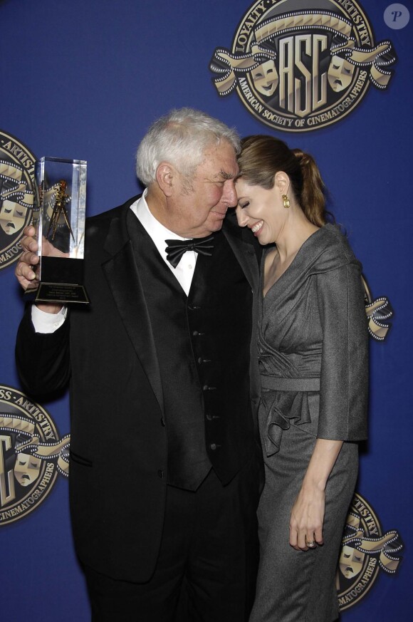 Dean Semler et Angelina Jolie lors de la 27e cérémonie de l'American Society of Cinematographers à Los Angeles le 10 février 2013