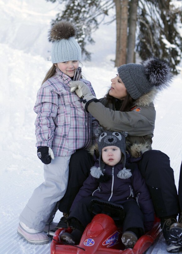 Mary et Frederik de Danemark, en vacances à Verbier avec leurs quatre enfants Christian (7 ans), Isabella (5 ans), Vincent et Joséphine (2 ans), ont rencontré la presse le 10 février 2013 pour la traditionnelle séance photo.