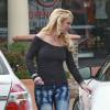 Britney Spears quitte un salon de beauté à Los Angeles, le 10 février 2013.