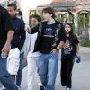 Les enfants de Michael Jackson, Paris, Prince et Blanket, se rendent au cinéma à Los Angeles, le 4 février 2012.