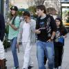 Les enfants de Michael Jackson, Paris, Prince et Blanket, se rendent au cinéma à Los Angeles, le 4 février 2012.