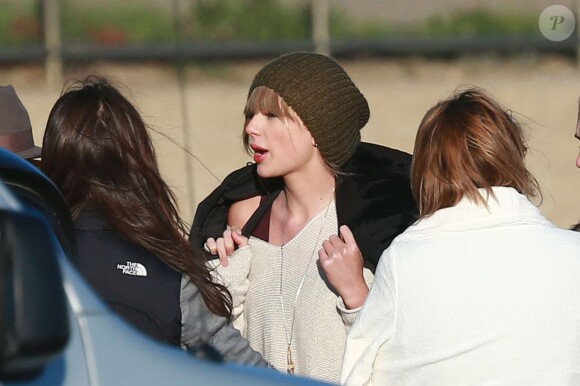 Taylor Swift, sur une plage à Malibu, pour le tournage de son nouveau clip, le 11 février 2013.