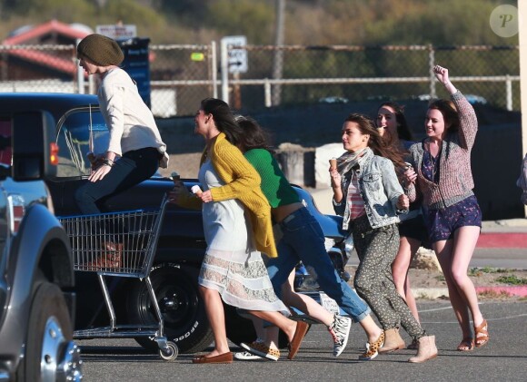 Taylor Swift est sur une plage à Malibu, pour le tournage de son nouveau clip, le 11 février 2013.