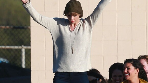 Taylor Swift : Après la folie des Grammy Awards, elle se déchaîne sur la plage !