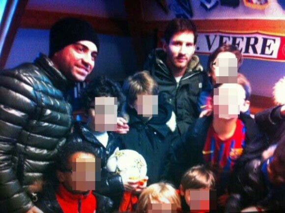 Lionel Messi et Xavi en visite surprise au club de L'Olympique Neuilly District 92 le 11 février 2013