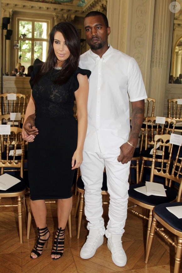 Kanye West et Kim Kardashian au défilé Valentino le 4 juillet 2012 à Paris.