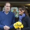 Kate Middleton et le prince William quittent l'hôpital, le 6 décembre 2012 à Londres.