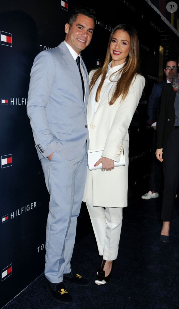 Jessica Alba et son mari Cash Warren à l'ouverture du nouveau magasin de la marque Tommy Hilfigher à Los Angeles le 13 février 2012