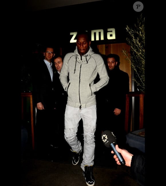 Didier Drogba lors de sa sortie du restaurant Zuma à Istanbul le 12 février 2013