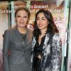 L'impératrice Farah Pahlavi et Golshifteh Farahani (jeune actrice iranienne contrainte à l'exil), lors de l'avant-première du film Syngué Sabour à l'UGC des Halles à Paris, le 14 février 2013.