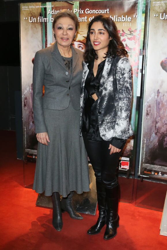 L'impératrice Farah Pahlavi et Golshifteh Farahani (jeune actrice iranienne contrainte à l'exil), lors de l'avant-première du film Syngué Sabour à l'UGC des Halles à Paris, le 14 février 2013.