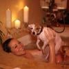 Mariah Carey a pris un bain avant sa soirée de Saint-Valentin et son chien a sauté dedans. Février 2013.