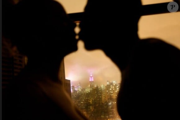 Mariah Carey et Nick Cannon. Tendres baisers pour la Saint-Valentin. Février 2013.