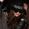 Selena Gomez arrive à l'aéroport de Roissy Charles-de-Gaulle pour le film Spring Breakers, le 16 février 2013.