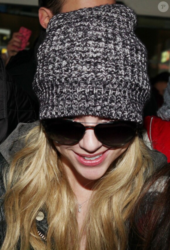 Ashley Benson arrive à l'aéroport de Roissy Charles-de-Gaulle pour le film Spring Breakers, le 16 février 2013.