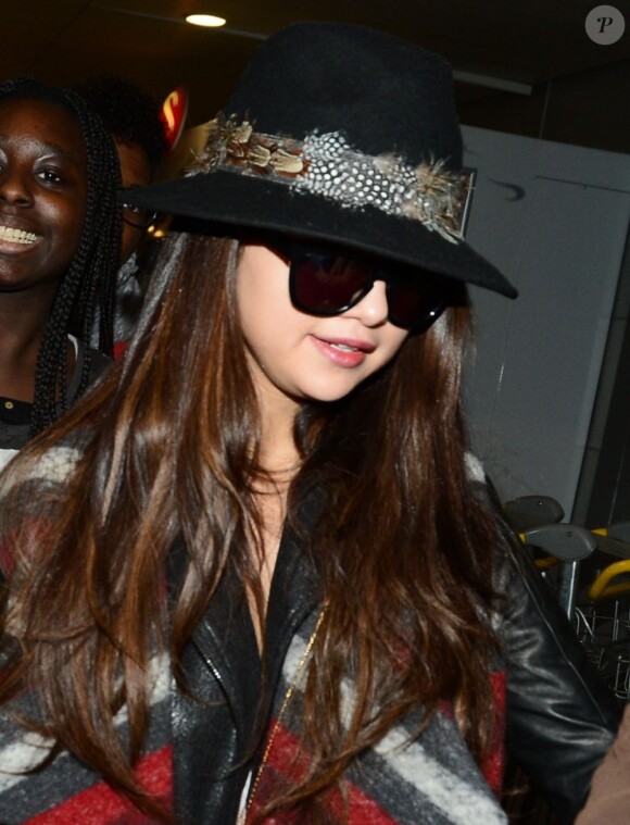 Selena Gomez arrive à Paris, le 16 février 2013.