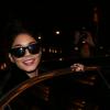 Vanessa Hudgens rentre dans la voiture après avoir dîner au restaurant L'Avenue à Paris, le 16 février 2013.