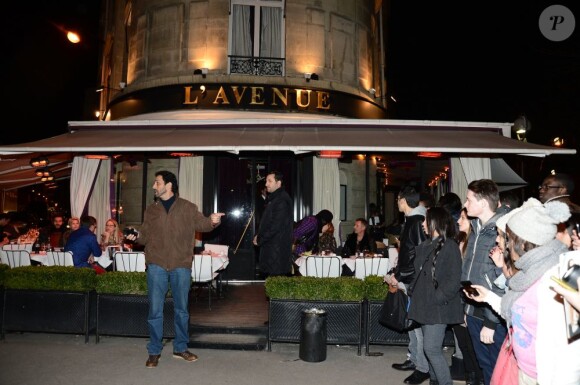 Les membres du film Spring Breakers Selena Gomez, Ashley Benson et Vanessa Hudgens attendues au restaurant L'Avenue à Paris, le 16 février 2013.