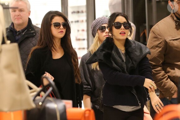 Le trio fatal Selena Gomez, Ashley Benson et Vanessa Hudgens au Printemps Haussmann, Paris, le 16 février 2013