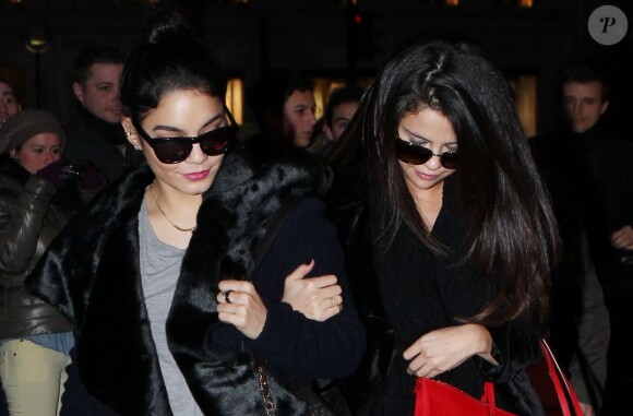 Selena Gomez, Vanessa Hudgens, et Ashley Benson font du shopping au Printemps a Paris, le 16 fevrier 2013. Les actrices, actuellement a Paris pour la promotion du film "Spring Breakers", sont ensuite allées diner au restaurant "L'Avenue" a Paris.