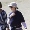 La femme de Steve Martin, Anne Stringfield, se promène avec leur fils à Santa Barbara, le 17 fevrier 2013.