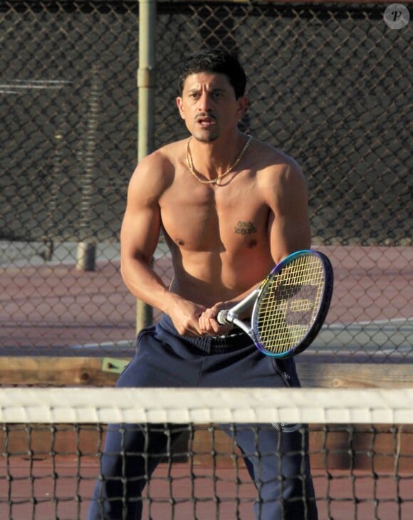 Saïd Taghmaoui joue torse nu au tennis à Los Angeles, le 10 janvier 2013