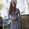 La duchesse Catherine de Cambridge, enceinte de cinq mois, à la Hope House gérée par Action Addiction, organisme dont elle est la marraine, le 19 février 2013 à Londres. La première sortie officielle du baby bump !
