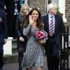 Kate Middleton, enceinte de 5 mois, à la fin de sa visite en tant que marraine de Action on Addiction à la Hope House du sud de Londres, le 19 février 2013.