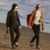 Giovanni Ribisi et sa femme l'Anglaise Agyness Deyn se promènent avec leur chien sur une plage à Santa Barbara, le 16 février 2013.