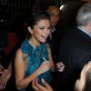 Selena Gomez heureuse au côté de ses fans à la première du film Spring Breakers au Grand Rex à Paris, le 18 février 2013.
