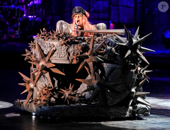 Lady Gaga sur scène pour sa tournée Born This Way Ball, à Vancouver, Canada, le 11 janvier 2013.