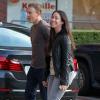 Alanis Morissette, souriante, et son mari Mario Treadway quittent le restaurant La Scala situé dans le quartier de Brentwood à Los Angeles, le 18 février 2013.