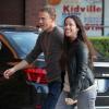Alanis Morissette et son mari Mario Treadway quittent le restaurant La Scala situé dans le quartier de Brentwood à Los Angeles, le 18 février 2013.