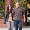 Alanis Morissette, 38 ans, et son mari Mario Treadway quittent le restaurant La Scala situé dans le quartier de Brentwood à Los Angeles, le 18 février 2013.