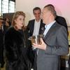 Catherine Deneuve visitant le salon du bien-être ''Ambiente'' à Francfort en Allemagne le 18 février 2013