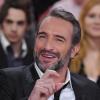 Jean Dujardin radieux pendant l'émission Vivement Dimanche à Paris le 20 février 2013. Le programme sera diffusé le 24 février.