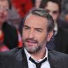 Jean Dujardin très sérieux pendant le tournage de l'émission Vivement Dimanche à Paris le 20 février 2013.