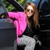 Jessica Alba arrive à ses bureaux à Santa Monica dans un look coloré. Le 20 février 2013
