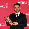 Cyril Mennegun et son prix du meilleur premier film (Louise Wimmer) lors de la cérémonie des César à Paris au sein du théâtre du Châtelet le 22 février 2013