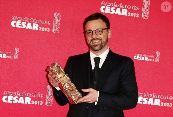 Cyril Mennegun et son prix du meilleur premier film (Louise Wimmer) lors de la cérémonie des César à Paris au sein du théâtre du Châtelet le 22 février 2013