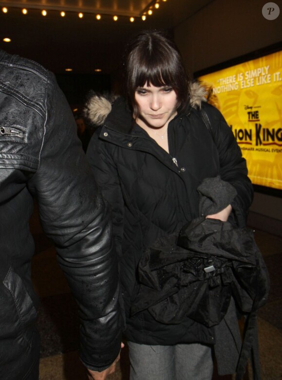 Josh Brolin, en plein divorce avec Diane Lane, accompagnait sa fille Eden au Minskoff Theatre de New York samedi 23 février 2012 pour aller voir une représentation du musical Le Roi Lion.