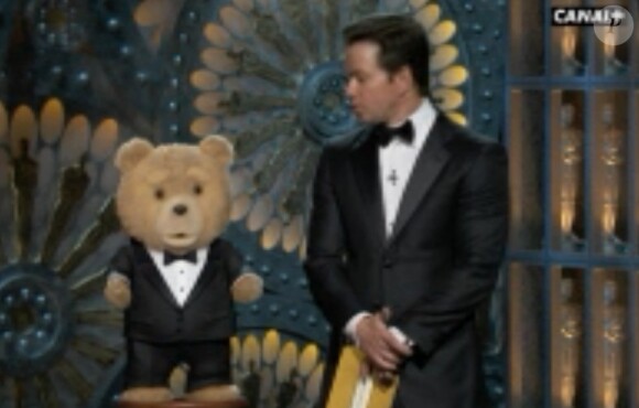 Ted et Mark Wahlberg lors des Oscars 2013