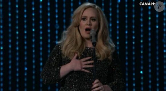 Adele chante Skyfall lors des Oscars 2013